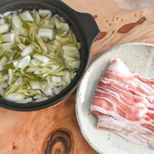 調味料2つだけ！鍋の素なし！豚肉と白菜と長ねぎの白だし鍋