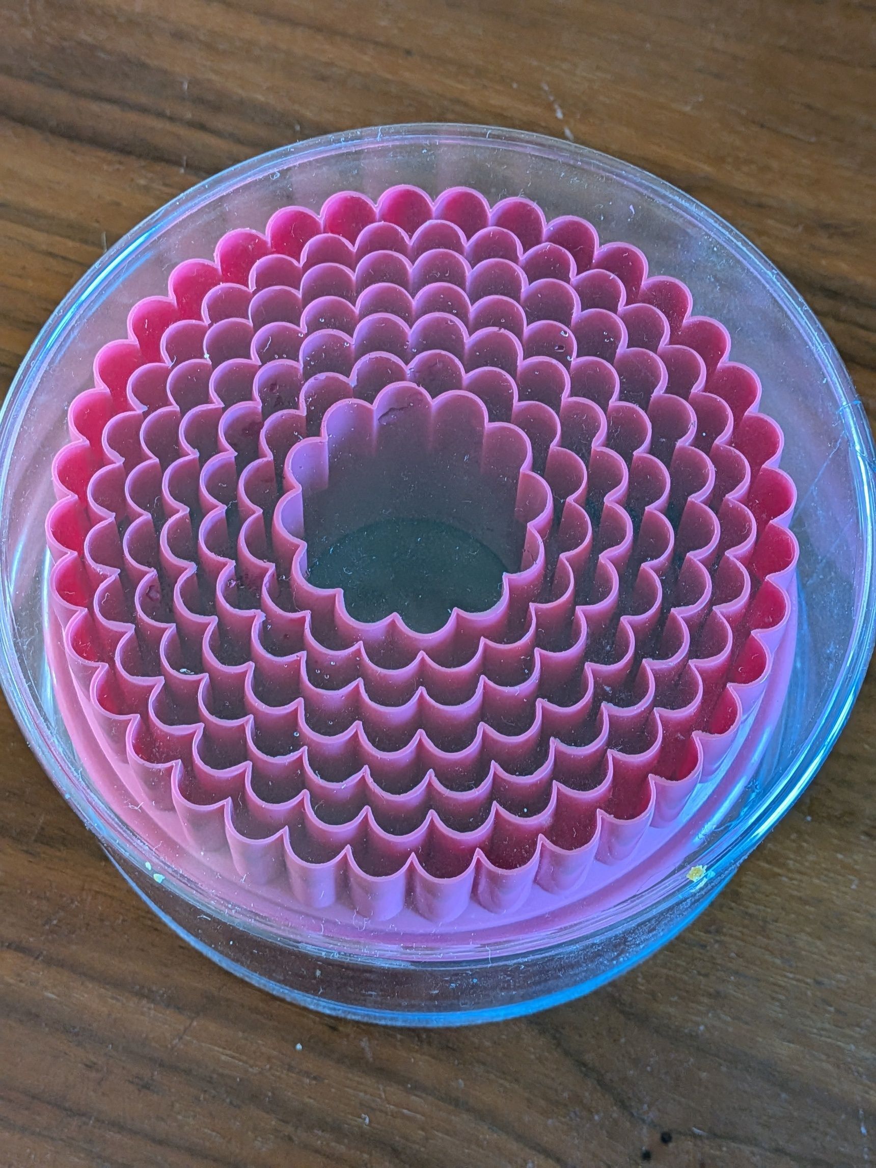 2.食パンを型抜きする