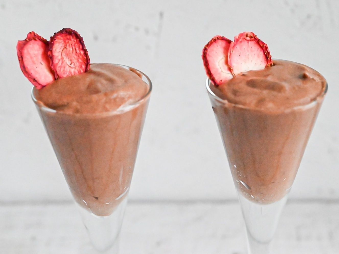 混ぜて冷やすだけ！チョコムース