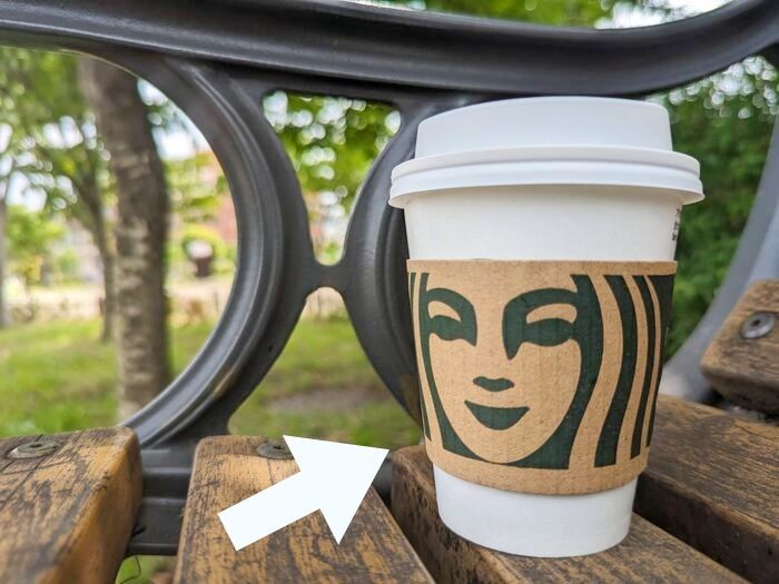 秒でできるスタバの『スリーブ』の変身術♡2つ重ねれば“忘れ物防止”に！？暮らしに役立つ使い道3選