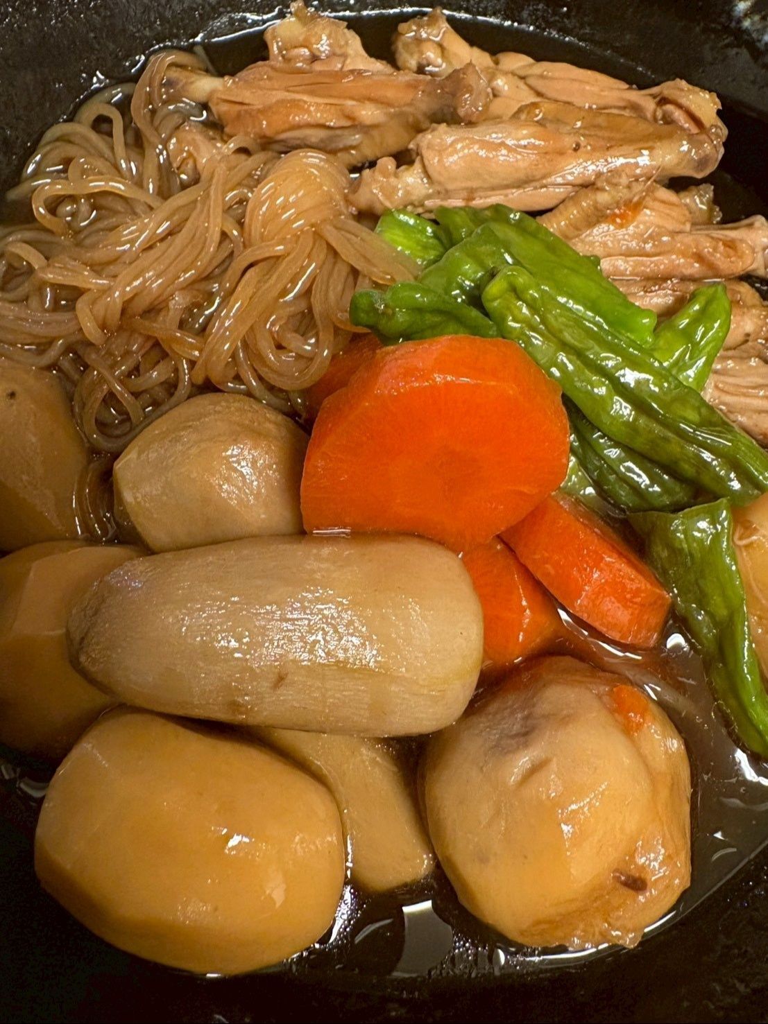 全部一緒に盛り付けてもいいですし、具材別に分けて盛り付けても取りやすいですね！