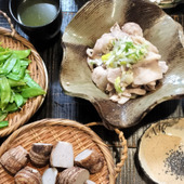 豚肉の酒蒸し！豚カブリ肉！リブカブリ！霜降り！やわらか〜！豚肉の酒蒸しに合うタレと薬味！