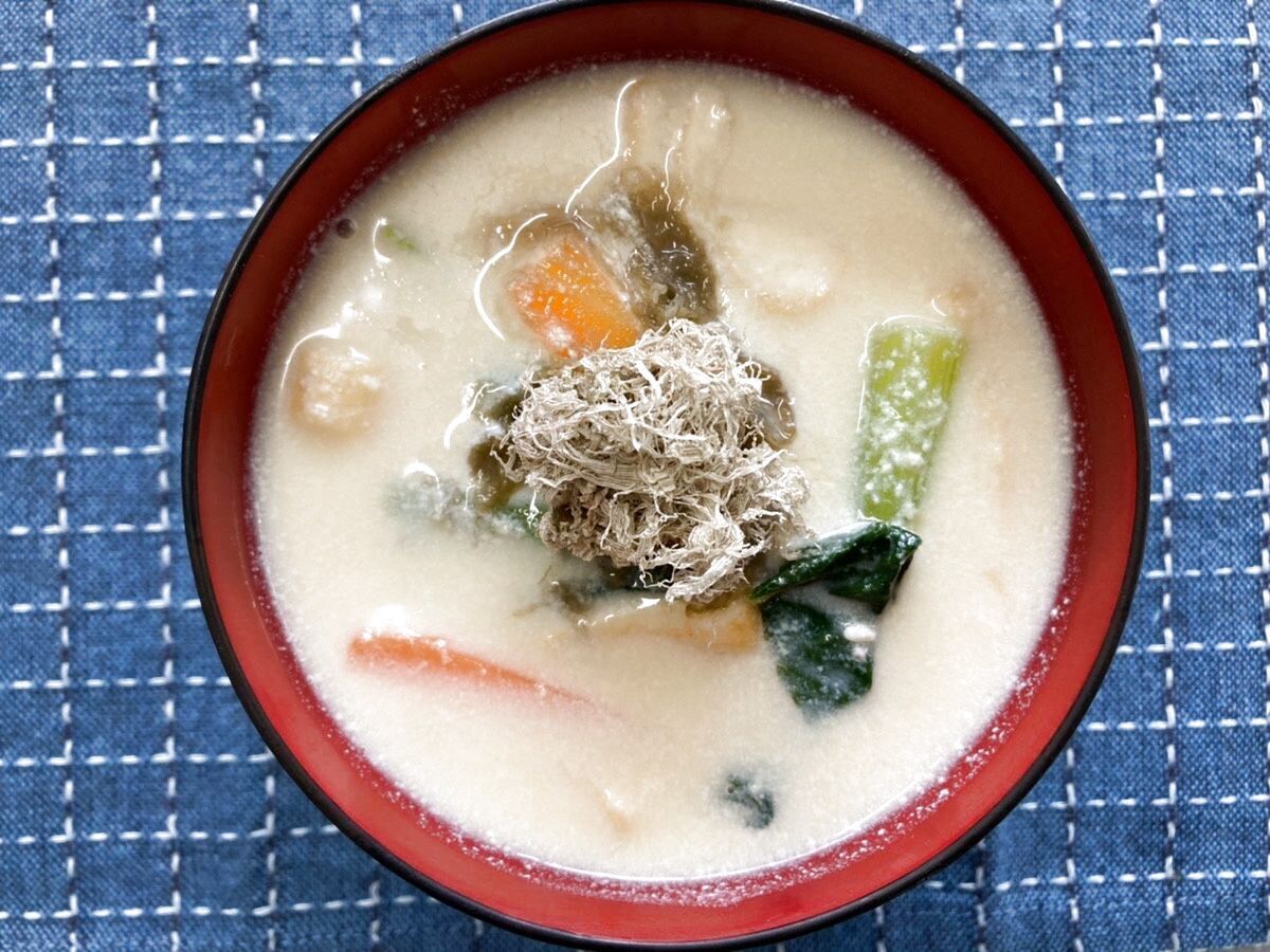 からだにやさしいごはん　豆乳味噌汁 とろろ昆布のせ 