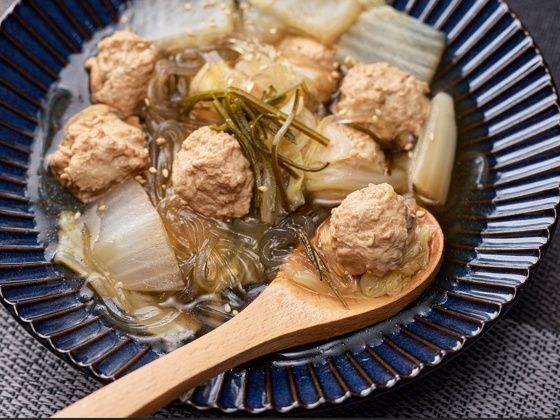 昆布を丸ごといただきます「鶏団子と白菜の煮物」