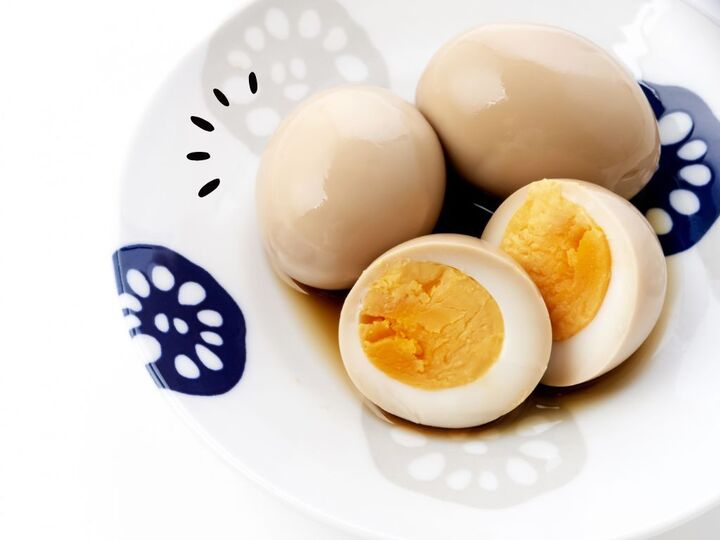 【ヘトヘトでも節約レシピ】調味液半分でOKの美味しい「煮卵」の作り方。「翌朝はもっと美味しくアレンジできます♪」