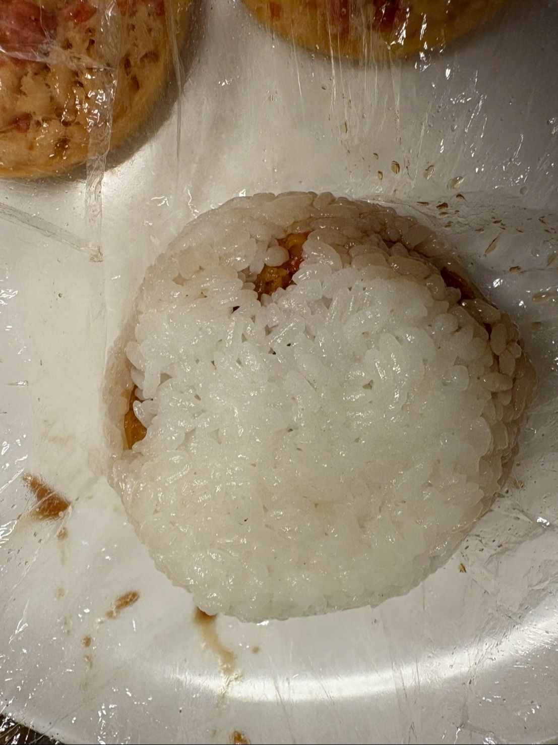 こんな感じにまとめたら海苔で周りをくるみます。