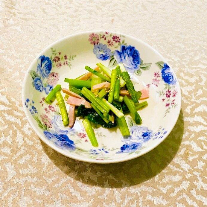 今が旬！新鮮なかぶの葉は「ごま油をまぶしてからレンチンで」サラダに〜