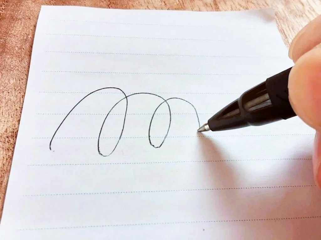 書けなくなった「ボールペン」を一瞬で復活させる方法。インクが出なくても捨てるの待って！