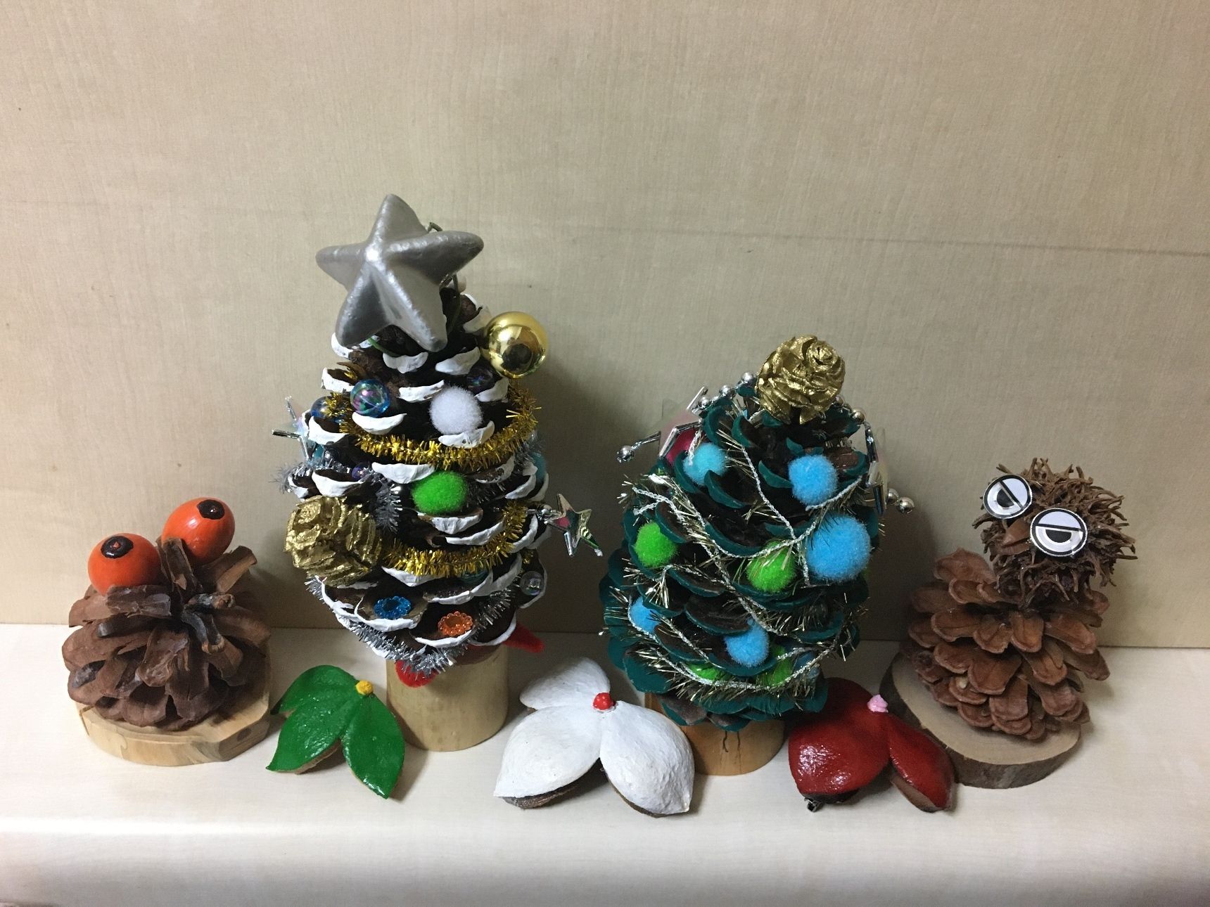 松ぼっくりでクリスマスツリーキットで作ったよ！