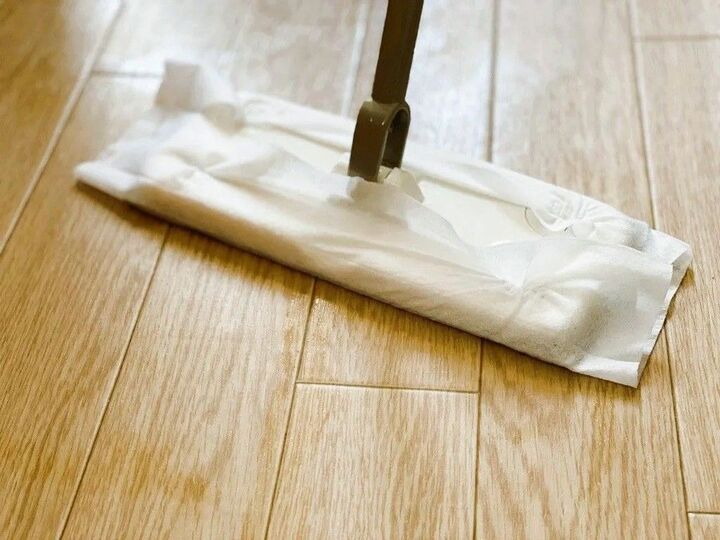 まず「ウェットシートで拭く」はNG!やりがちだけど実はアウトな床掃除