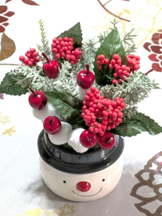 クリスマス風にオシャレした…雪だるま