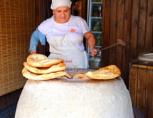 アゼルバイジャンってどんな国？旅人・低橋さんと食べ歩くローカルフード案内【世界思い出旅ごはん おかわり】