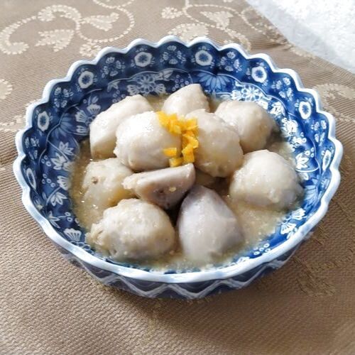 里芋は皮ごとゆでてから調理する【里芋のみそ煮】
