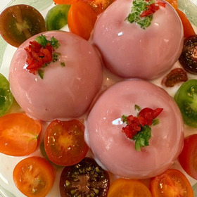 クリスマスの夜に特別お洒落な〈スタッフドトマト〉