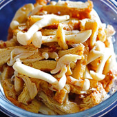 厚揚げtoしめじのくるみ炒め。