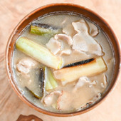 少ない具材でもちゃんとおいしい！長ネギだけ豚汁レシピ