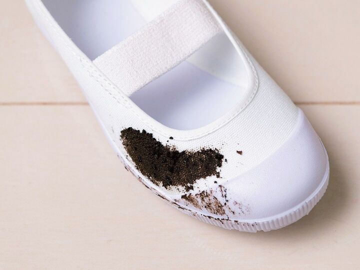 水は絶対にNG!〈ドロ汚れ〉をキレイにしっかり落とす正しい手順7つ。白スニーカーや上履きがスッキリ♪