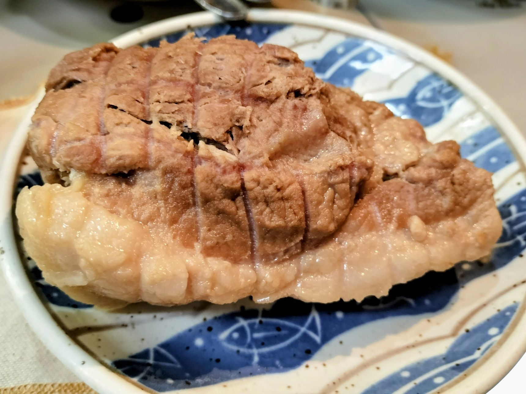 5.一旦、豚肉を別皿に取り出す→巻いてある糸を取り除く