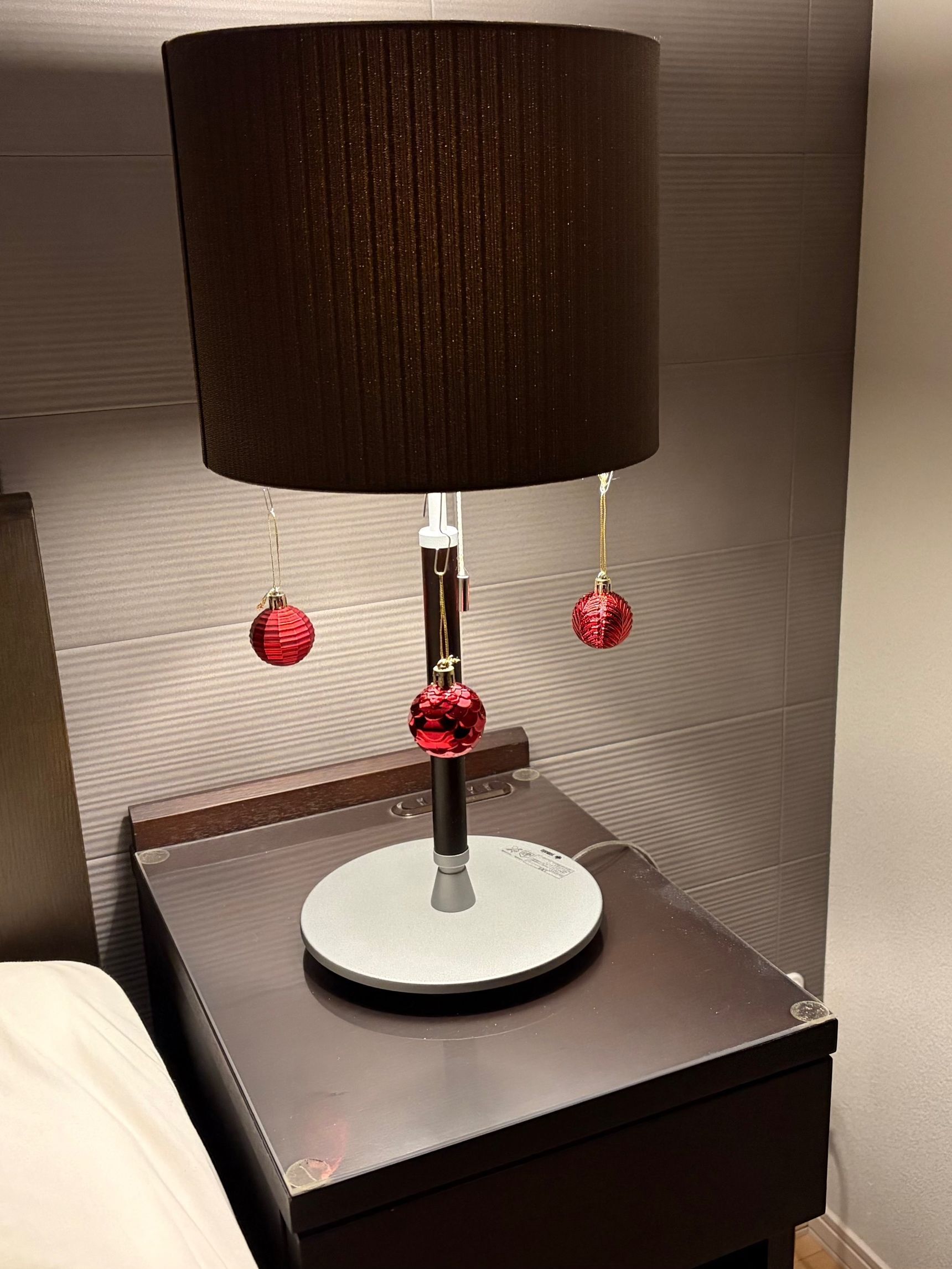 『ツリーを処分して正解！』クリップと安全ピンが大活躍の大人クリスマスデコ