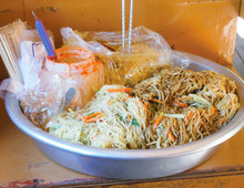 ミャンマーの麺料理を食べ歩き！シャン・カウスェー、モヒンガー…旅人・低橋さんが現地で出会ったローカル麺【世界思い出旅ごはん おかわり】