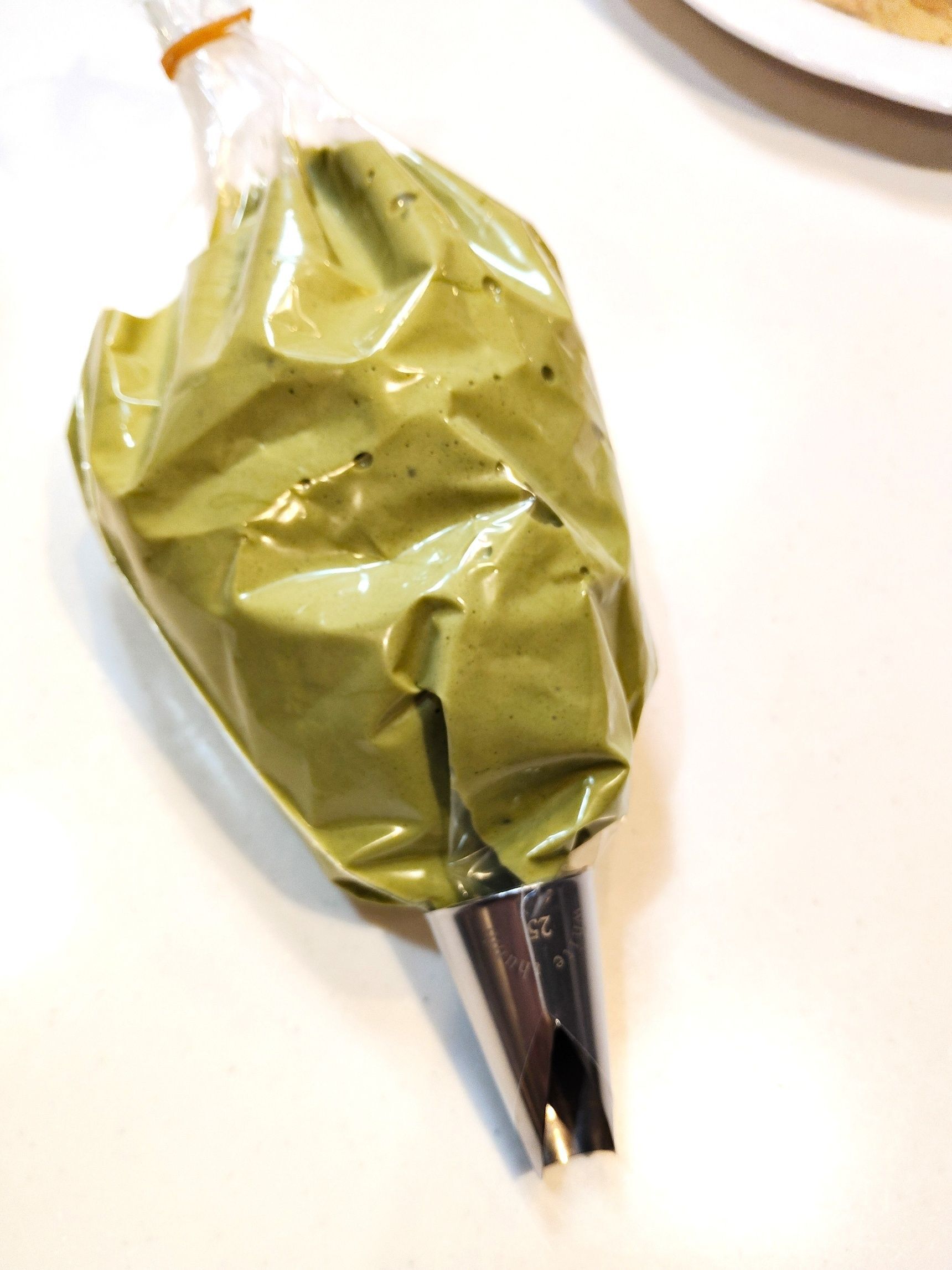 絞り袋に入れる