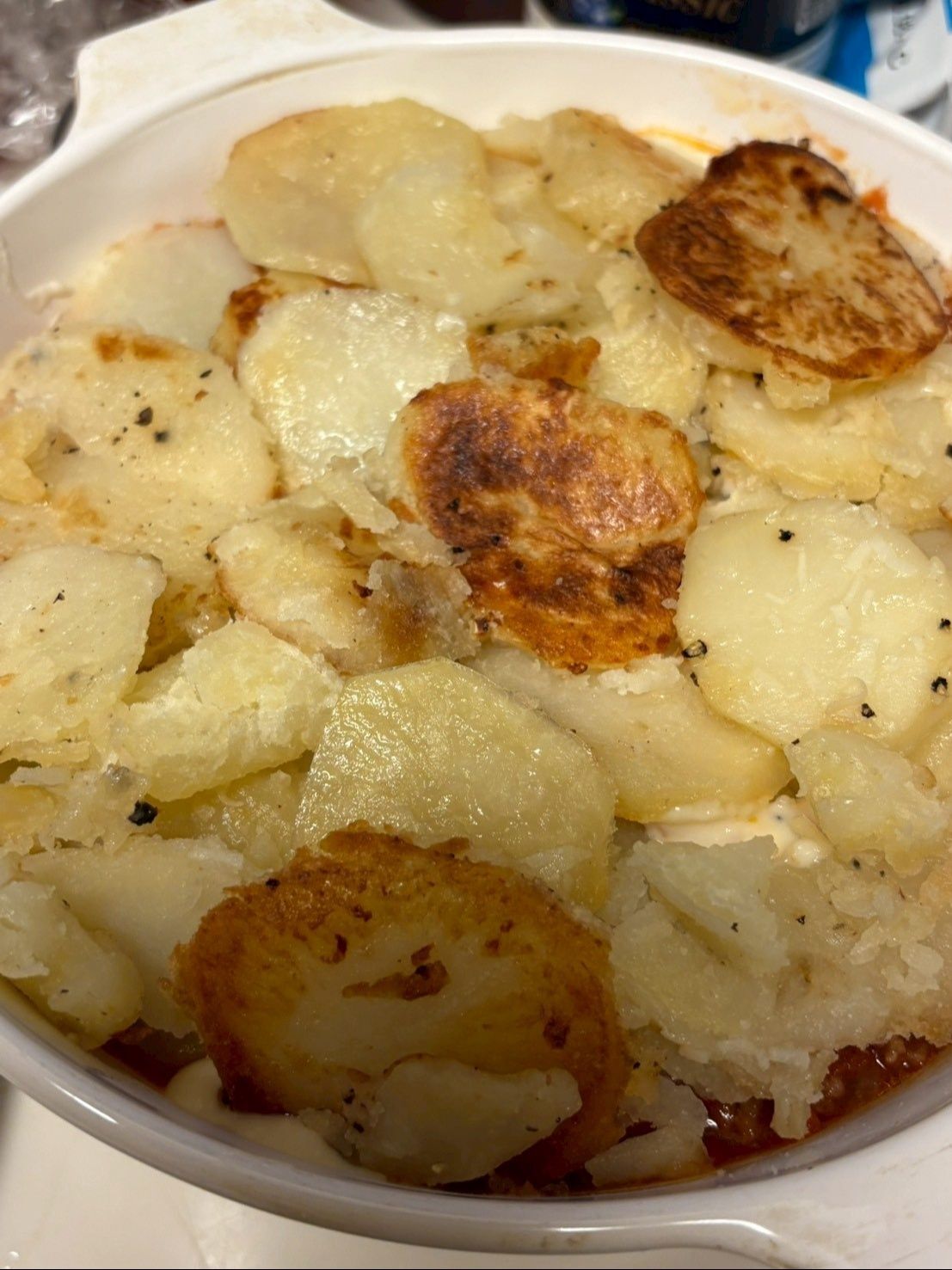 上の方まで繰り返したら最後はソースの上に溶けるチーズを乗せて完成です！