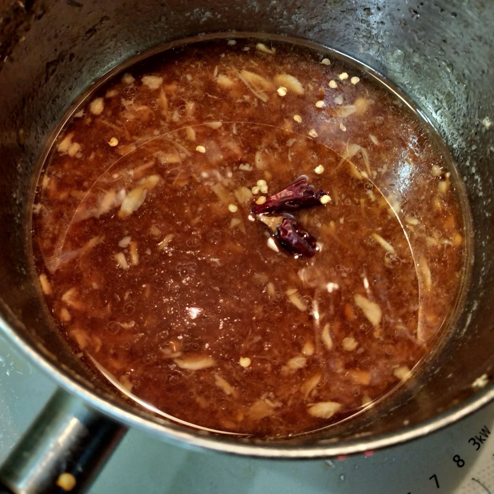 6.煮汁の中の長ネギは取り出して捨てる→材料■を入れて、ひと煮立ちさせる→火を止めて、手順5の豚肉を入れる→30分程放置