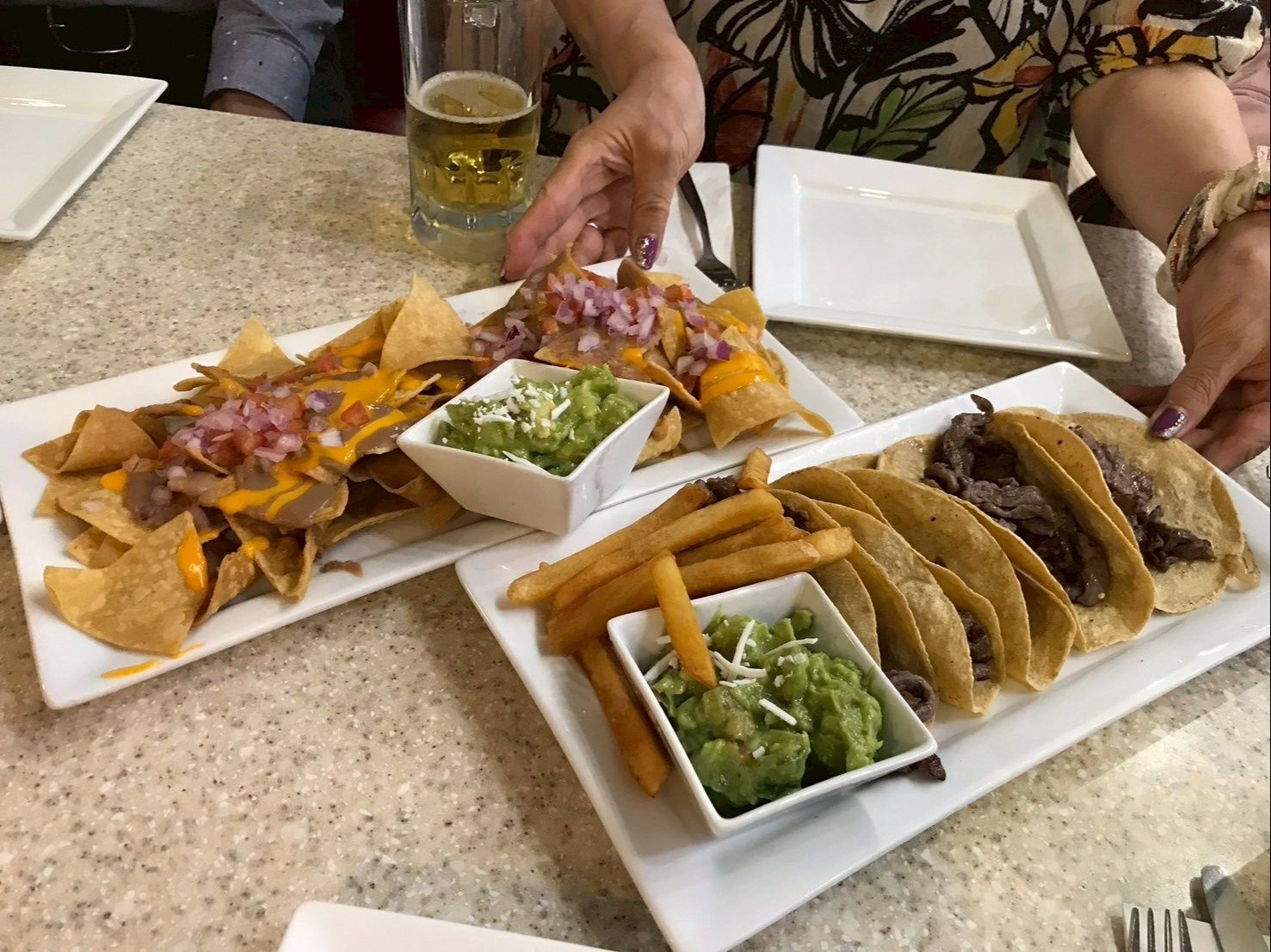 ちなみにこちらがメキシコで食べたステーキタコスとタコチップです！