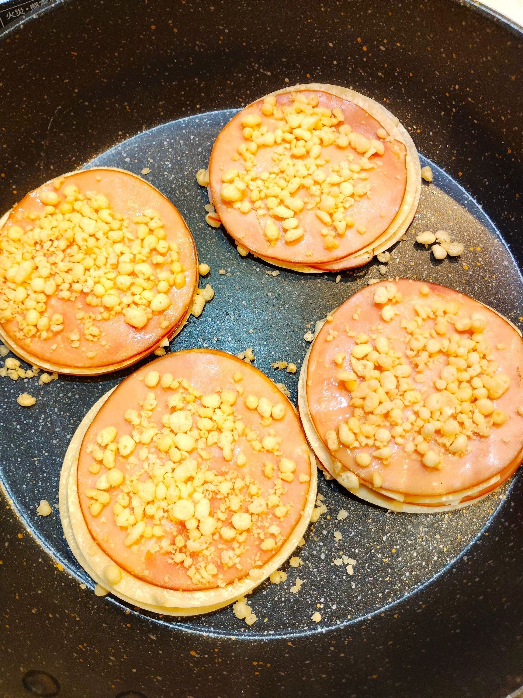 餃子の皮で！？揚げないハムカツ風