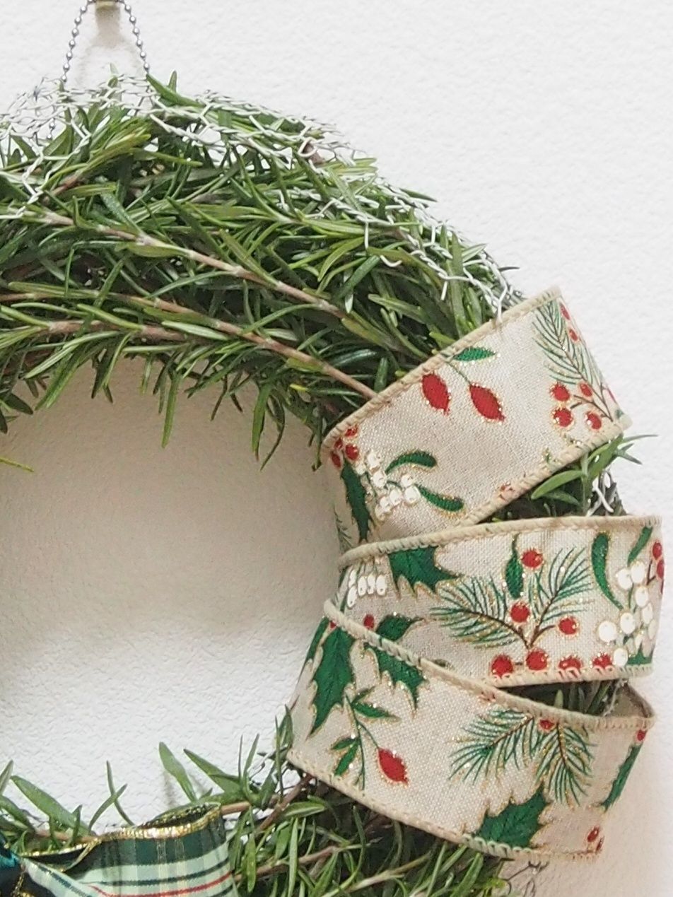 クリスマスプリントリボンを巻き付けます