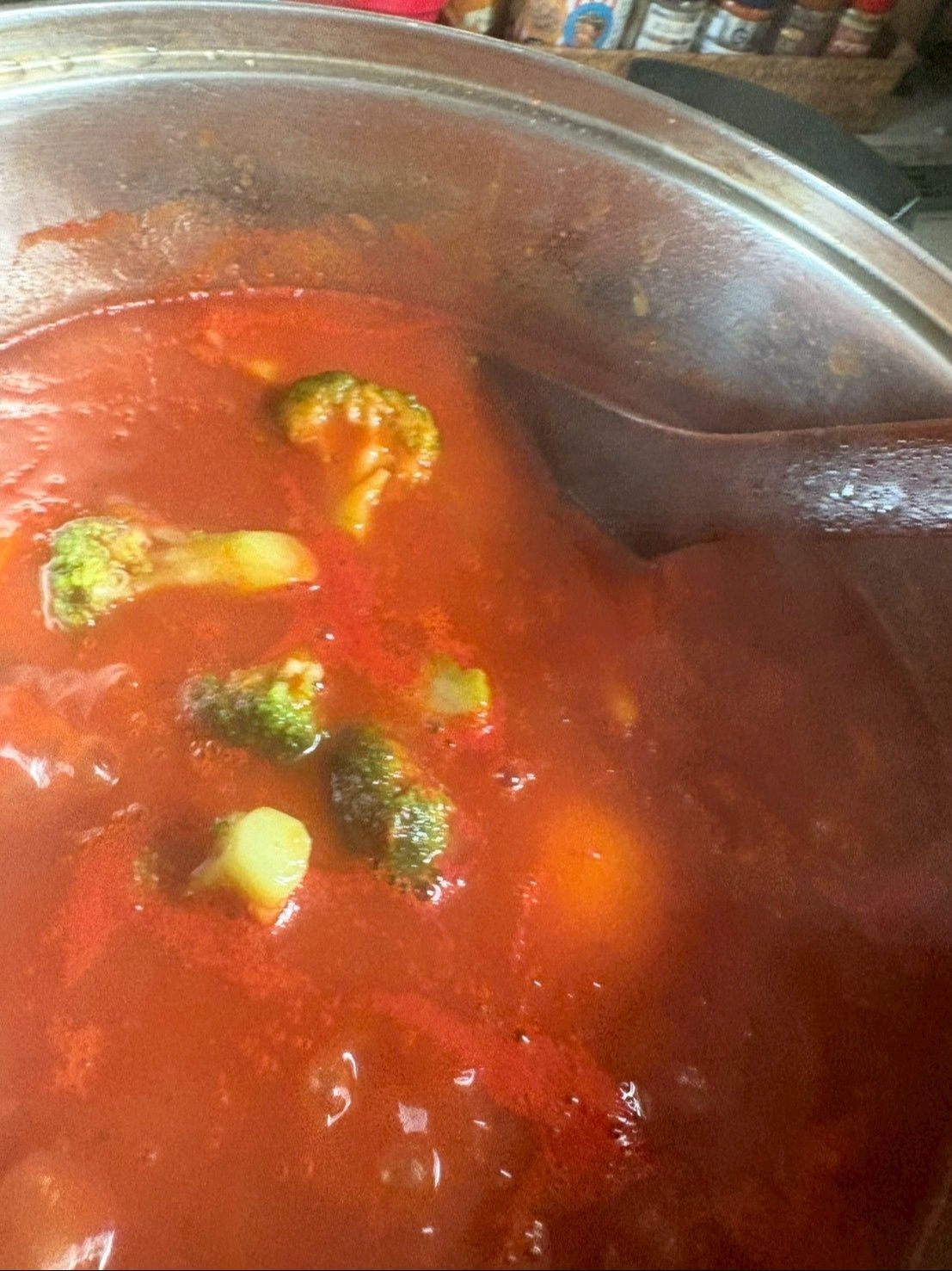 冷凍のブロッコリーも入れました。