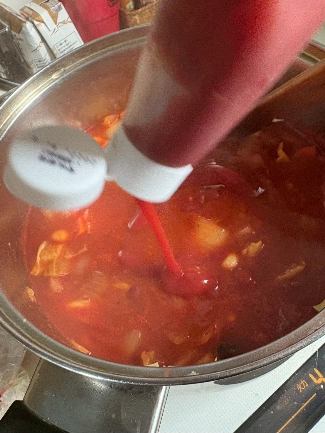 甘みと赤い色を出すためにケチャップを加えました。