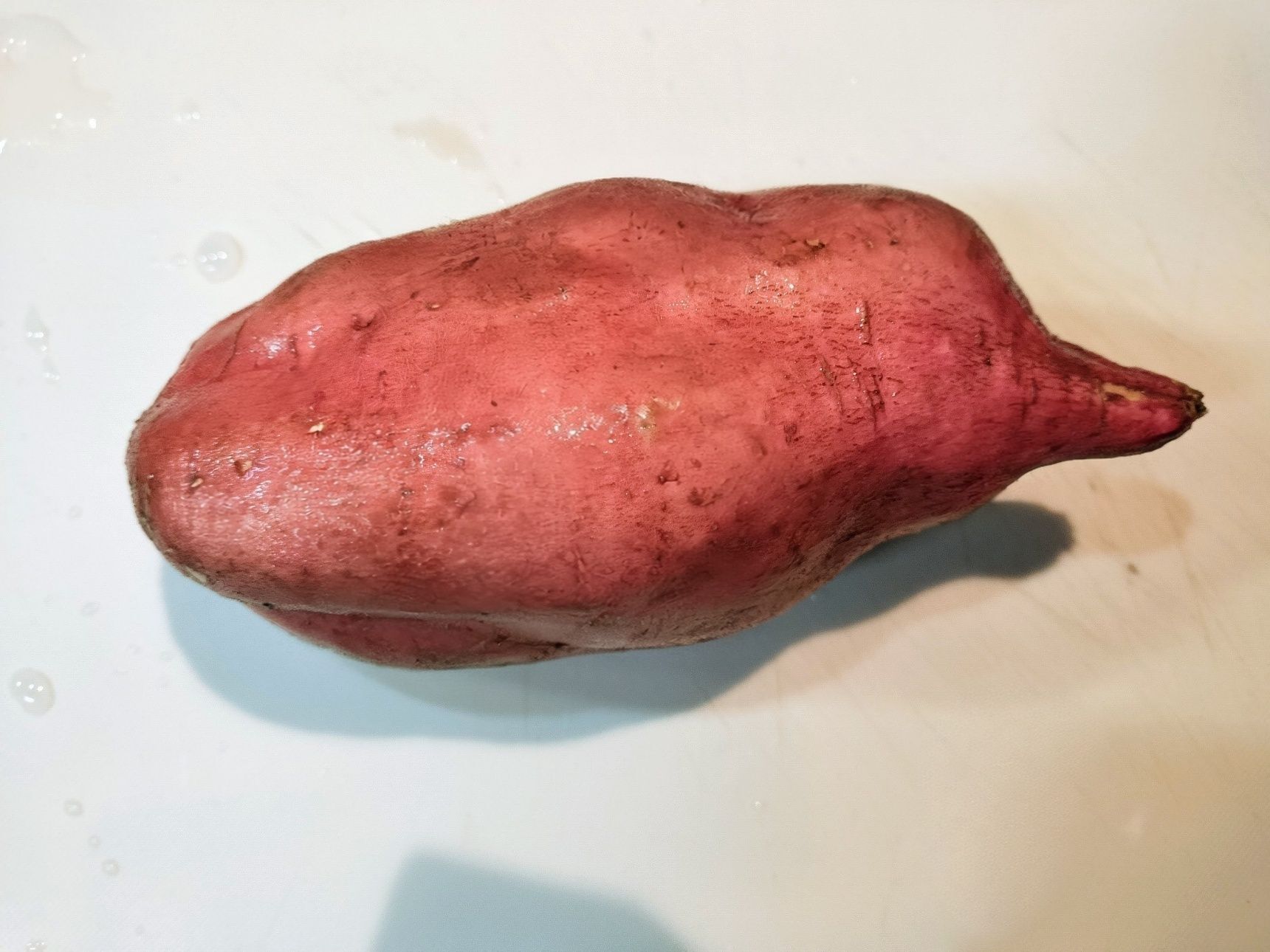 1.さつまいもの皮を剥き、握り寿司の玉子のサイズに切る