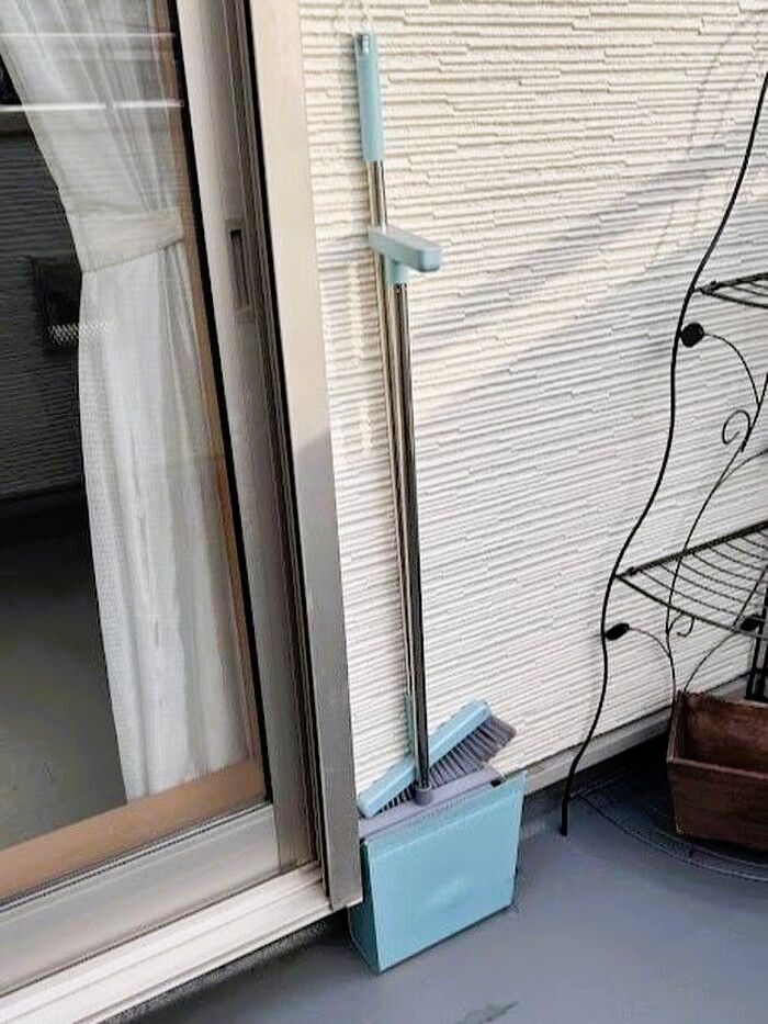 ダイソーで550円で買える!!高機能ほうきセット