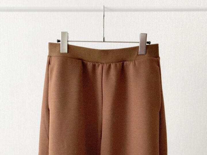 【ユニクロ】細見え&脚長効果アリ!大人気「カーブパンツ」がついに値下げ!40代女子にもおすすめです♡