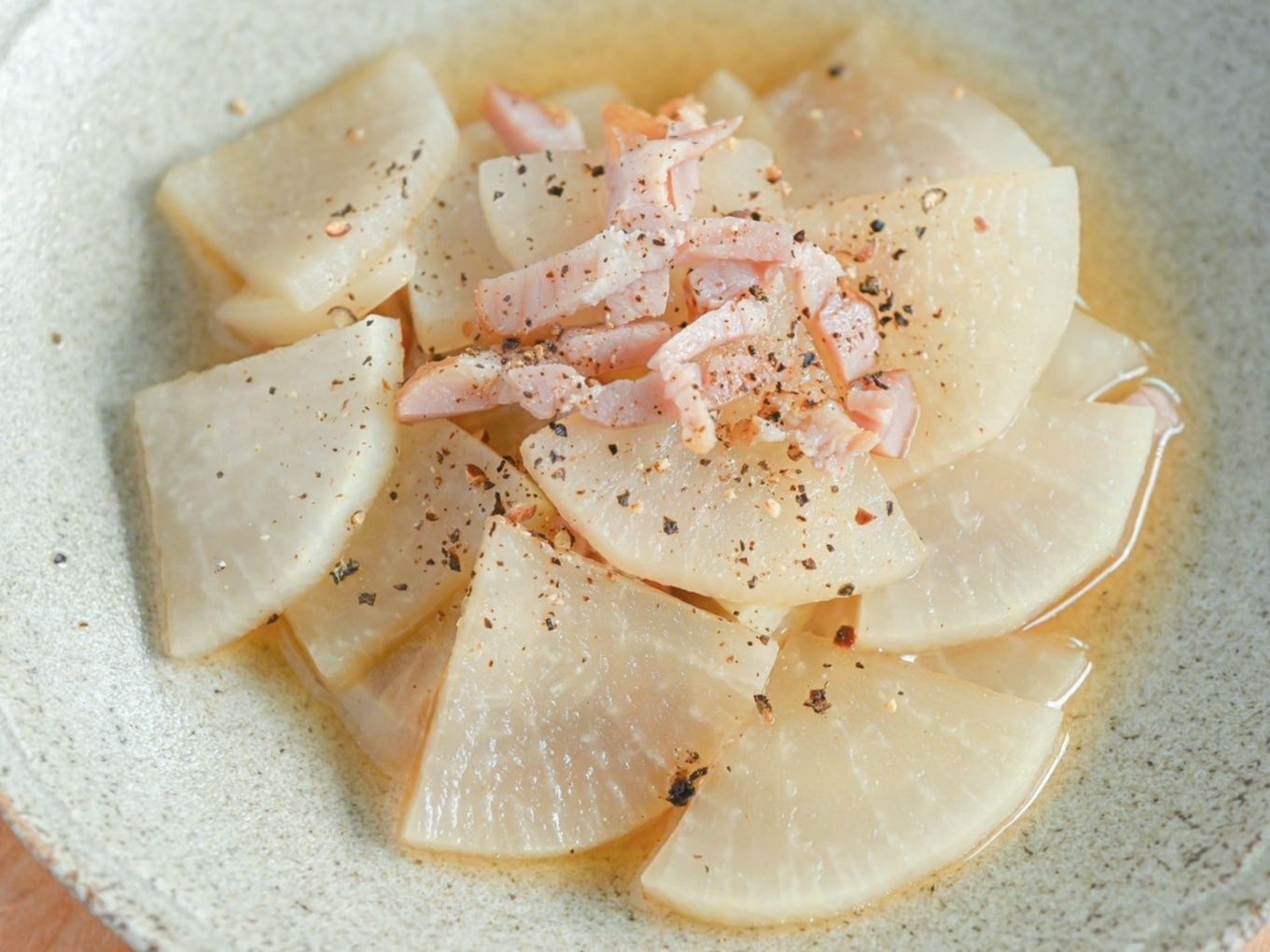 皮剥かない！レンジ加熱もいらない！大根とベーコンの煮浸し