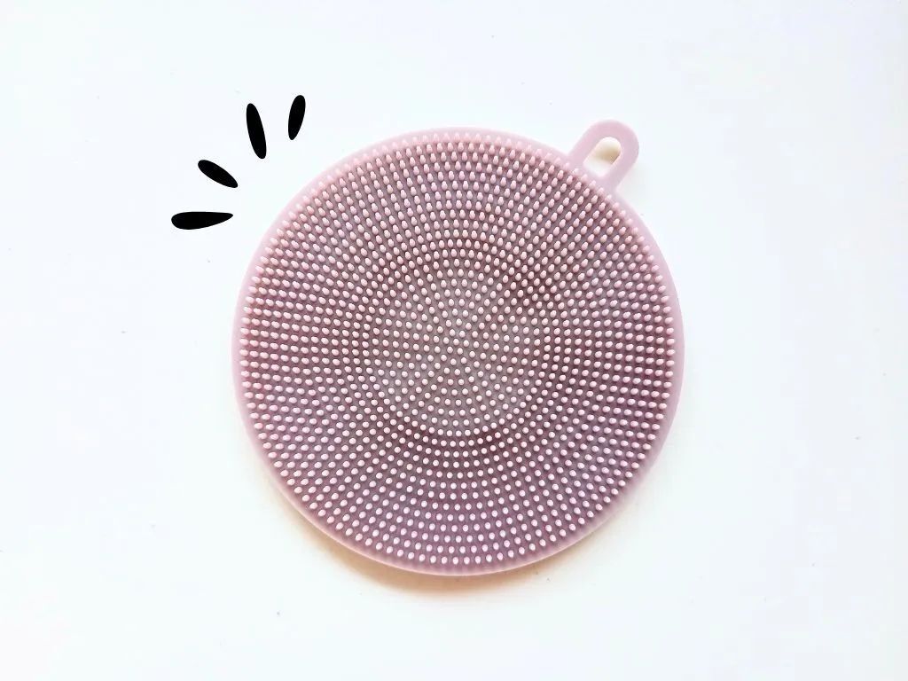 食器洗いだけじゃ損！100均『シリコンスポンジ』がフィットする使い道3選♡