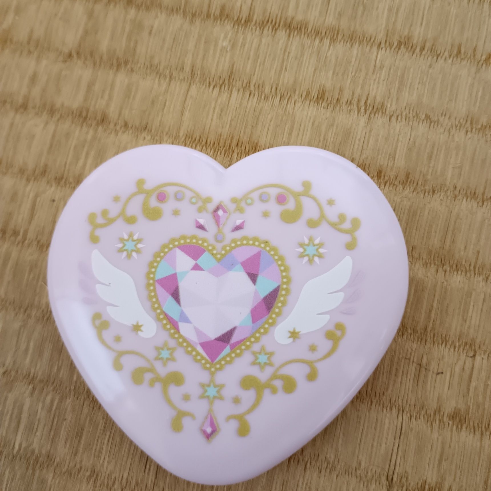 コンパクトでハート型