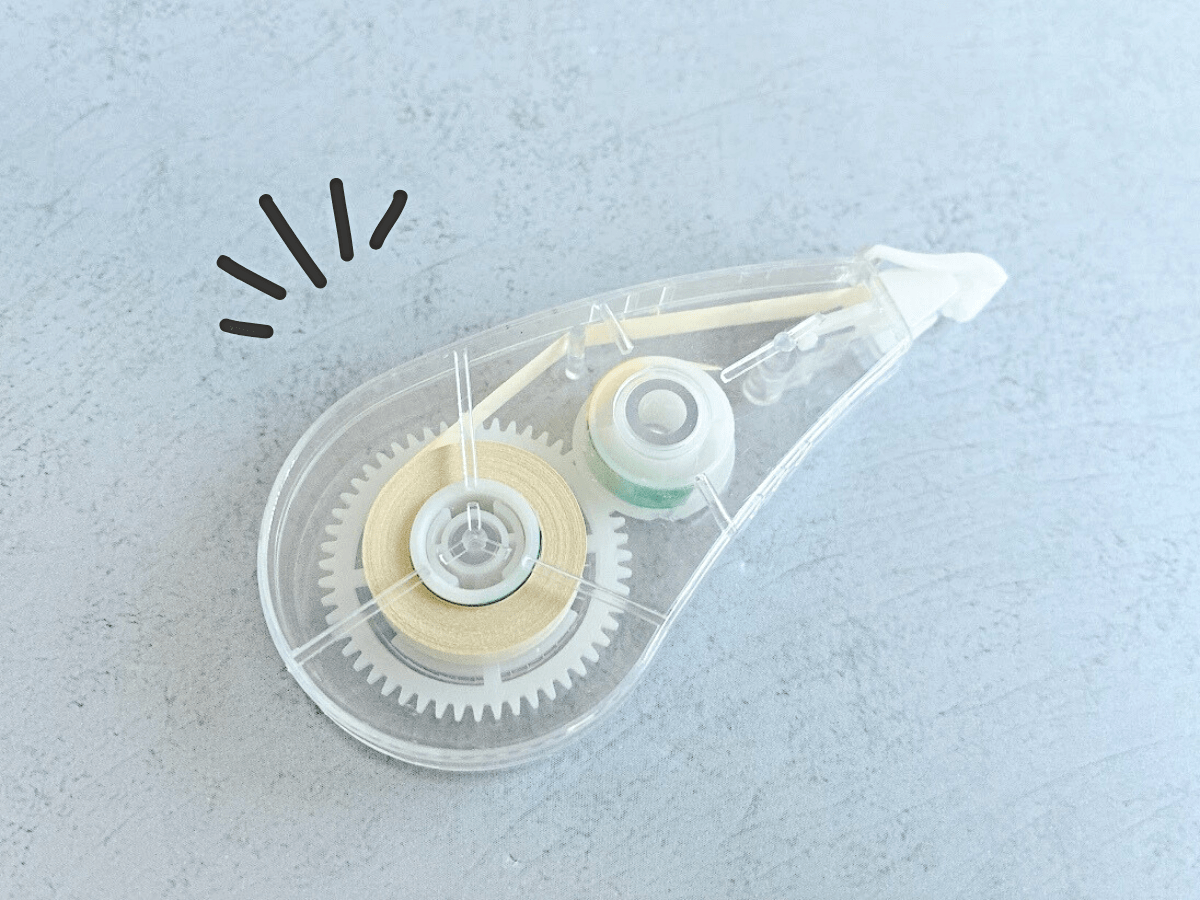 【セリア】ただの“修正テープ”と何が違う！？家中の穴を消し去る優秀アイテムでした♪