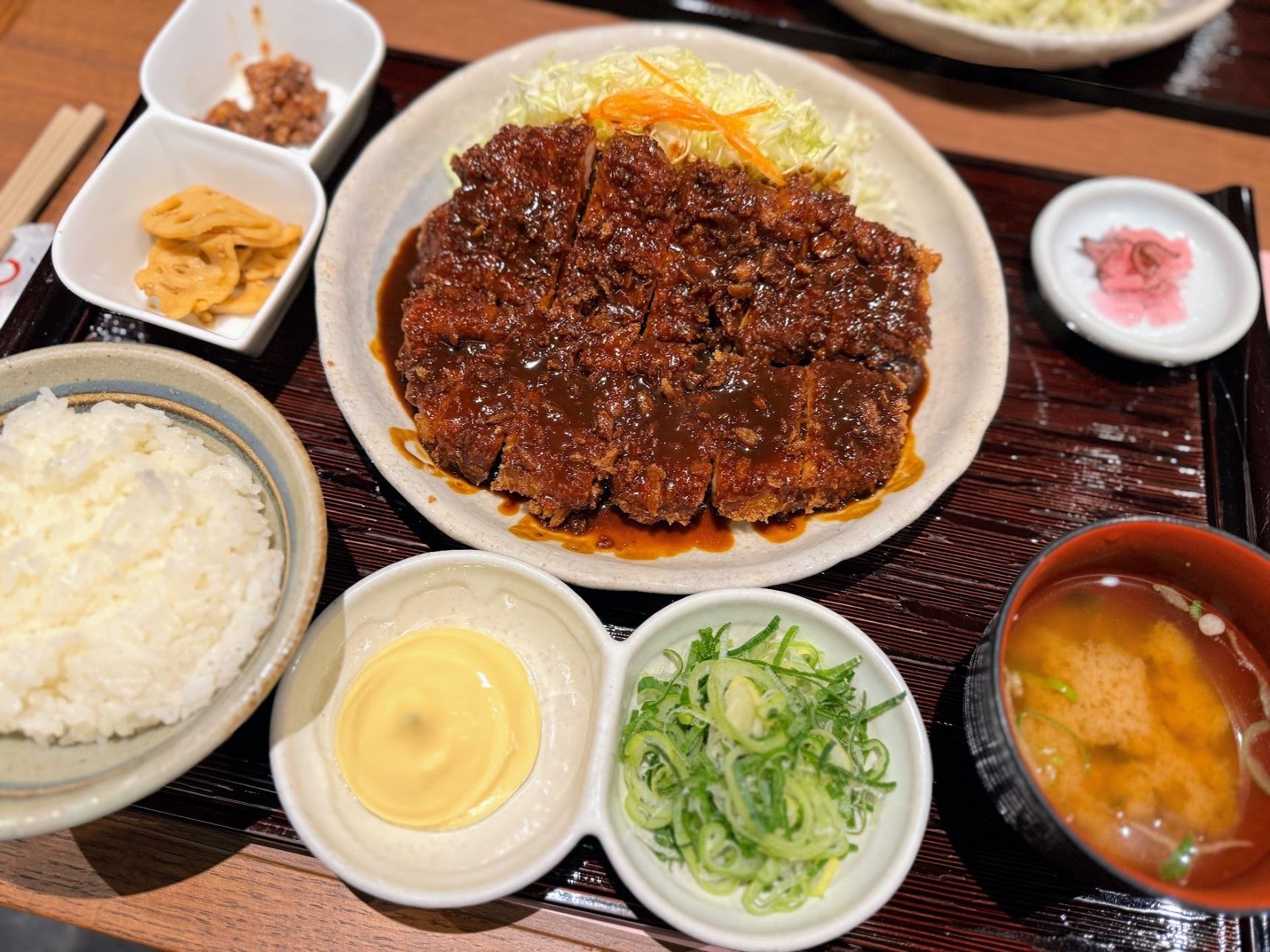 矢場とんの人気ナンバーワンメニューを通な食べ方で実食！