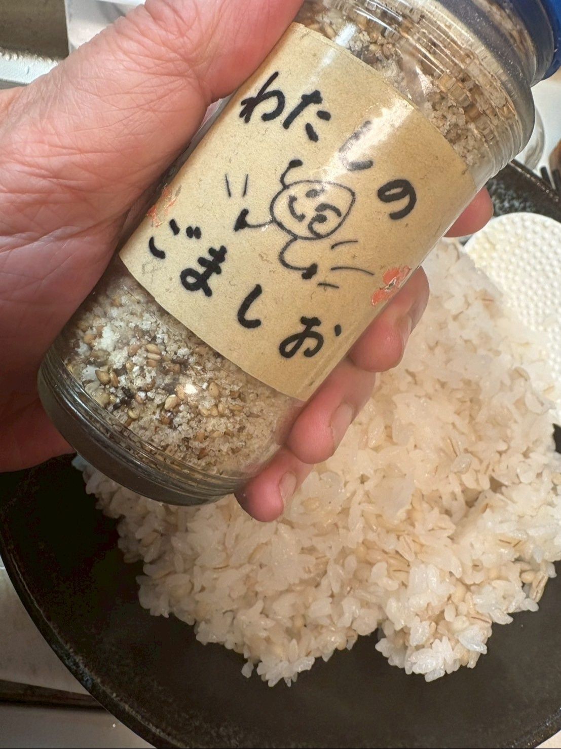 自家製のゴマ塩をかけたらすごく美味しかったです。
