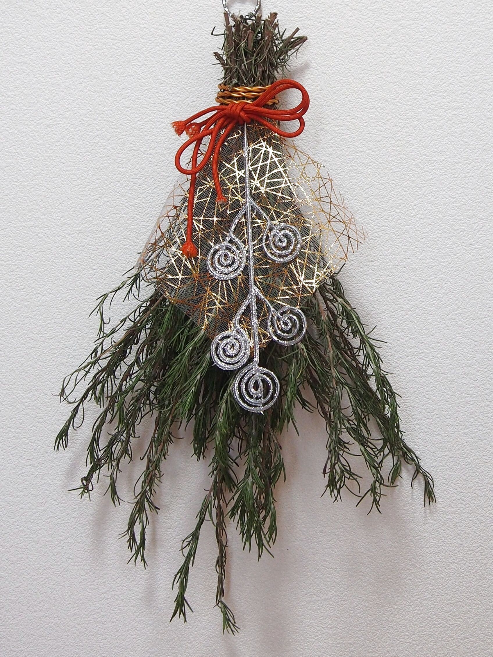 ローズマリースワッグ　「クリスマス」から「お正月」バージョンへ