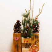 横幅が自在の「お正月アーティフィッシャル飾り」です～