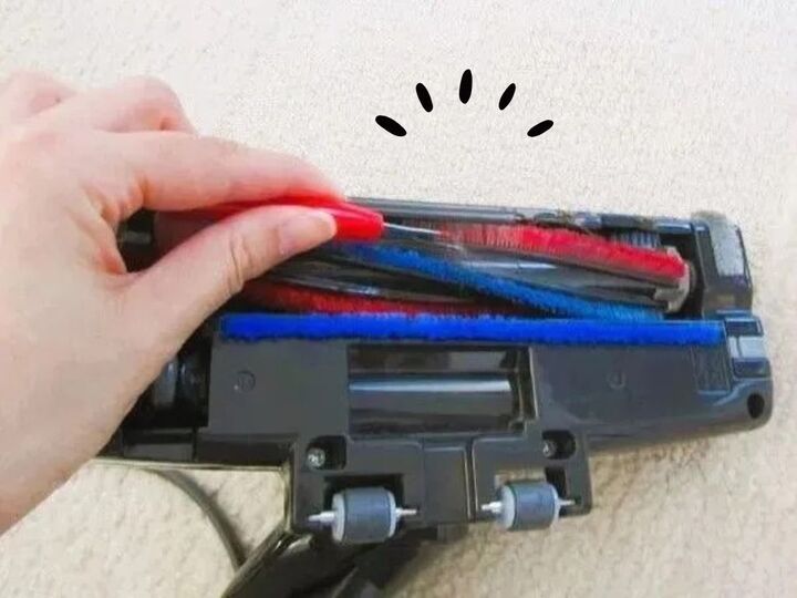 掃除機の回転ブラシに絡まった糸くずを"一発"で取る方法!ハサミは不要!?