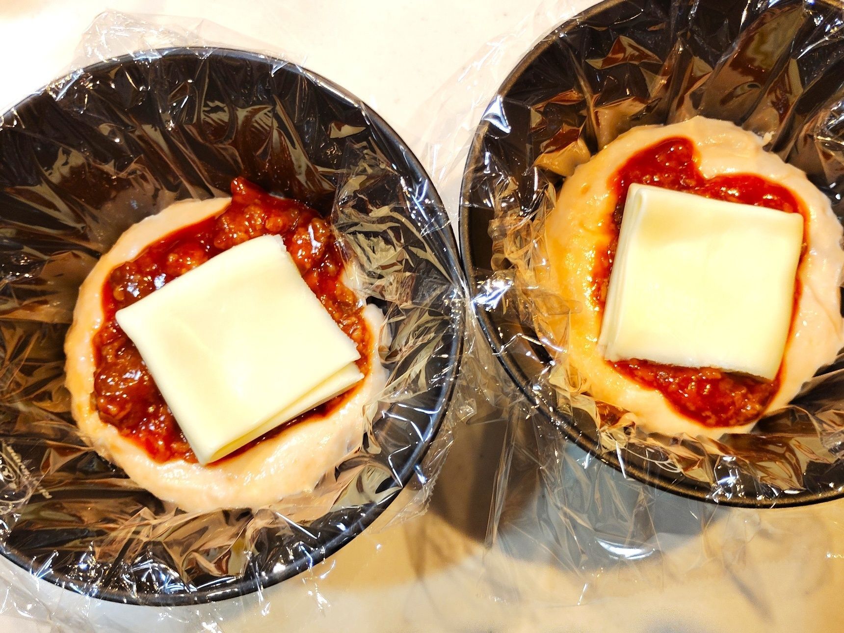 生地と具材を入れる