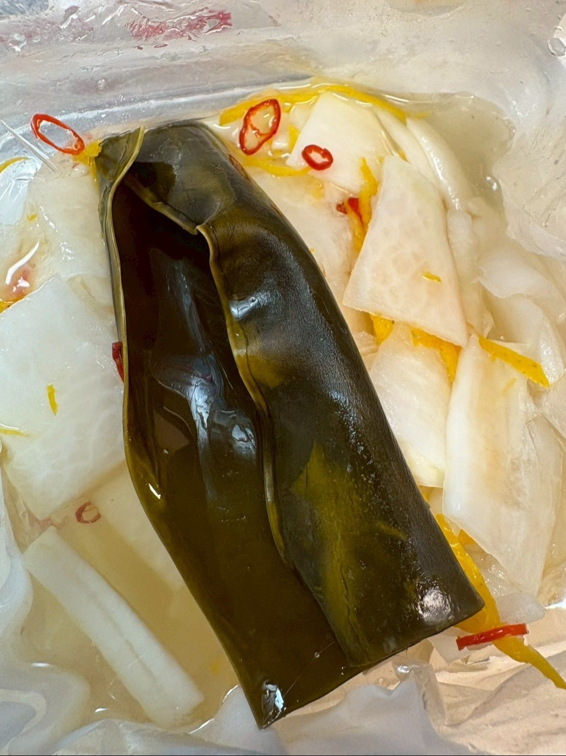 一晩で昆布もしんなりして、冷たいので歯触りはパリパリです！