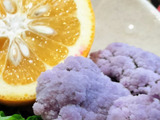 各自、橙をかけると薄紫と赤紫のグラデーションを楽しめます！紫カリフラワーと菜花のサラダ！