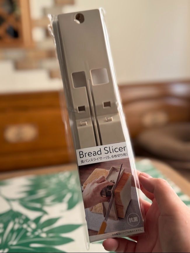 ＜セリア　食パンスライサー＞