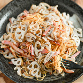 めんどうな下処理なし！ベーコンとれんこんのやみつきパスタ