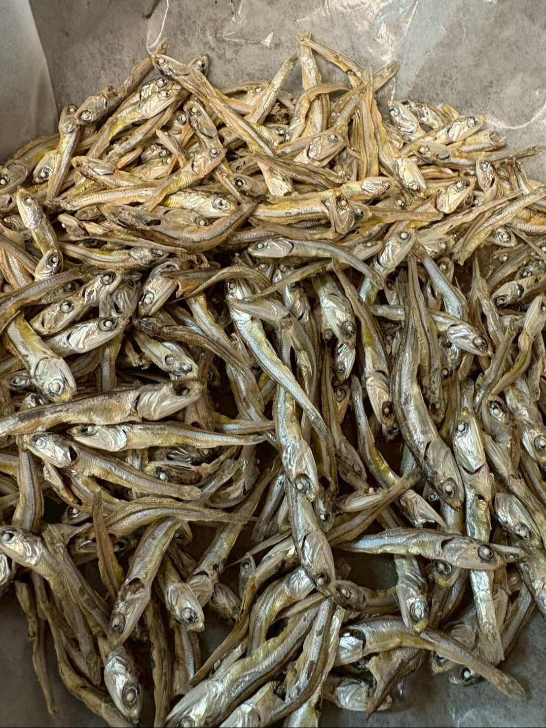 煮干しはお出しの売り場にあった食べる煮干しです。